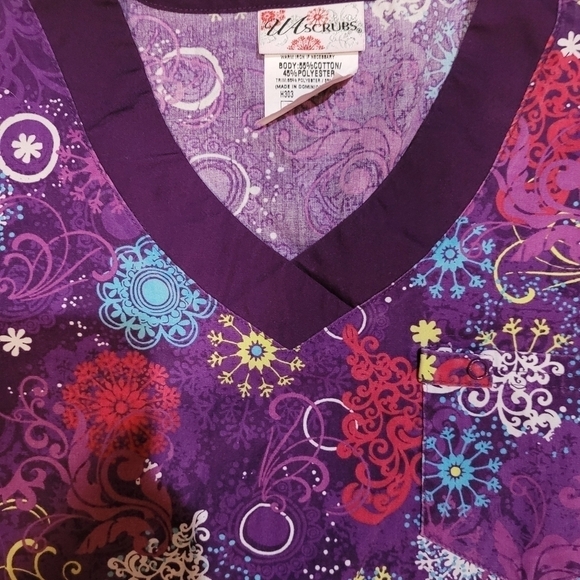 UA Abstract Whimsical V Neck Scrub Top Purple Multi Color Size Medium - Picture 4 of 11